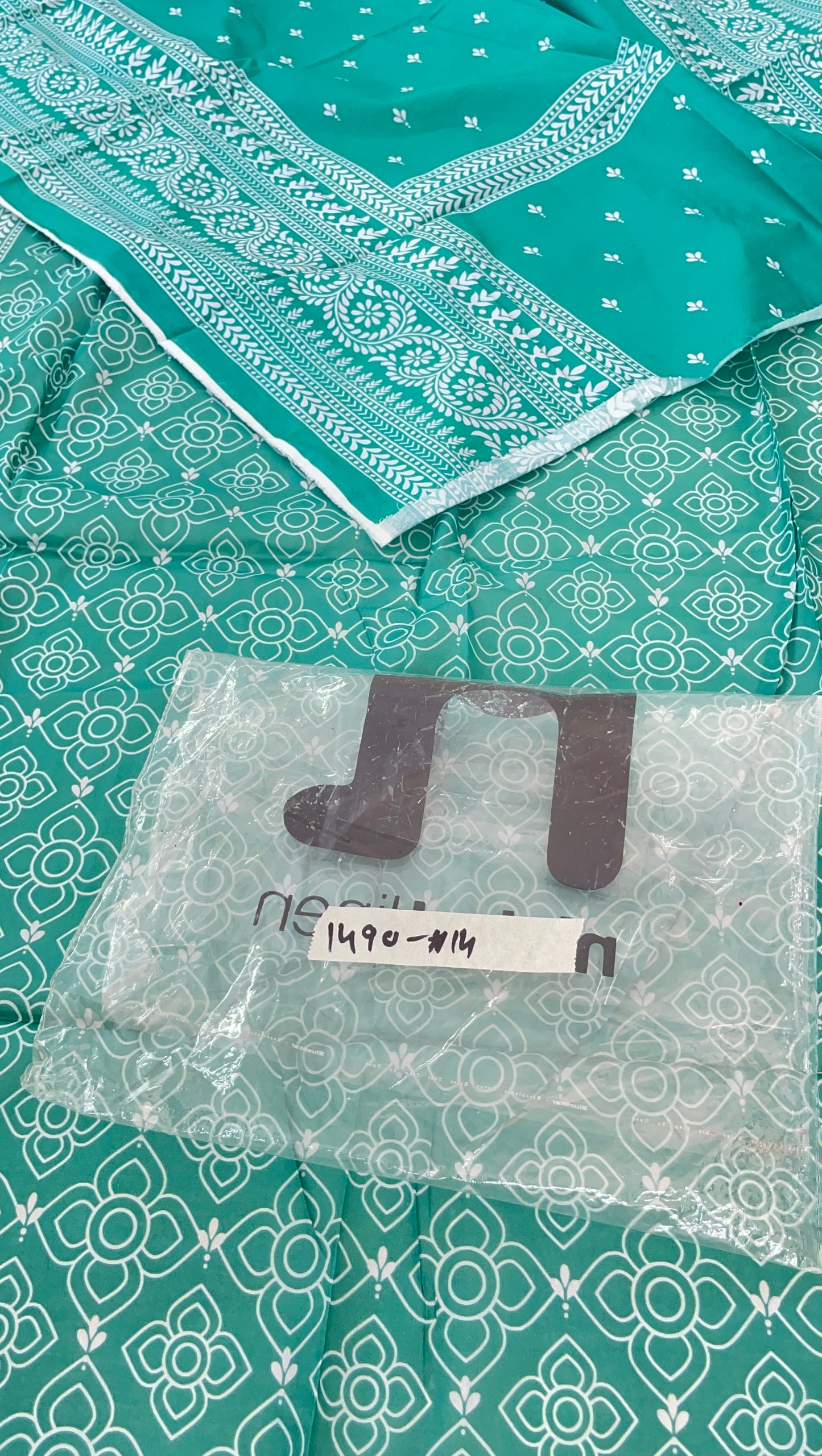 MIX BRAND UNSTITCHED