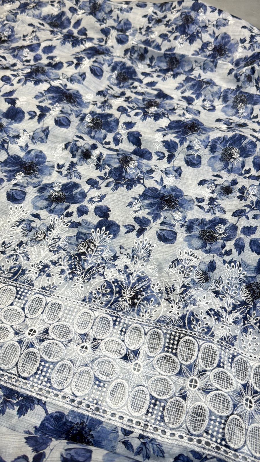 LAWN CHICKANKARI 2 PC SHIRT TROUSER