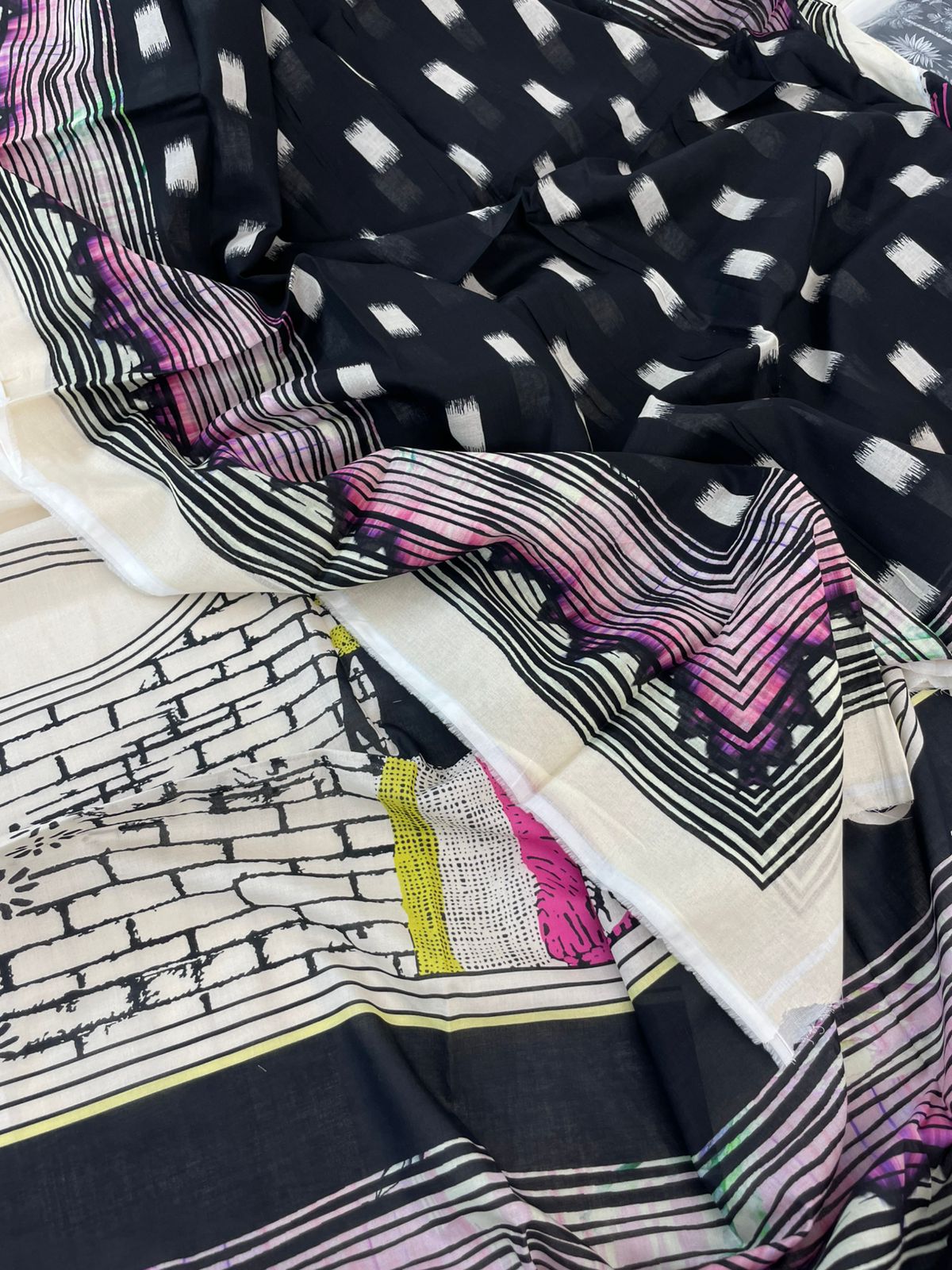 GULAHMED LAWN 2 PC SHIRT DUPATTA