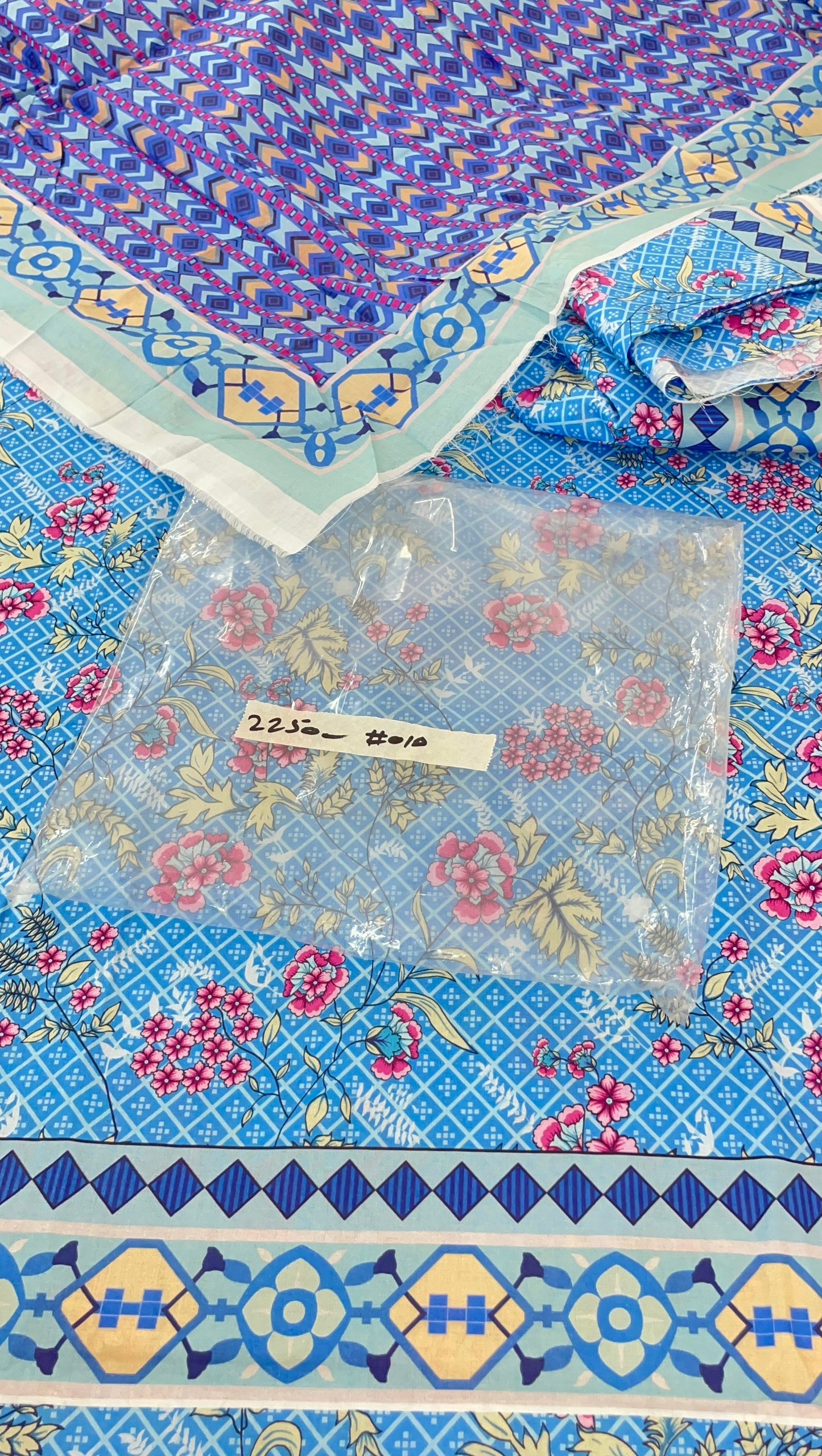 MIX BRAND UNSTITCHED