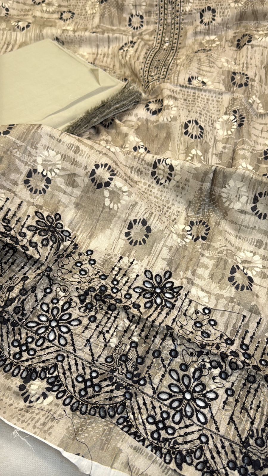 LAWN CHICKANKARI 2 PC SHIRT TROUSER